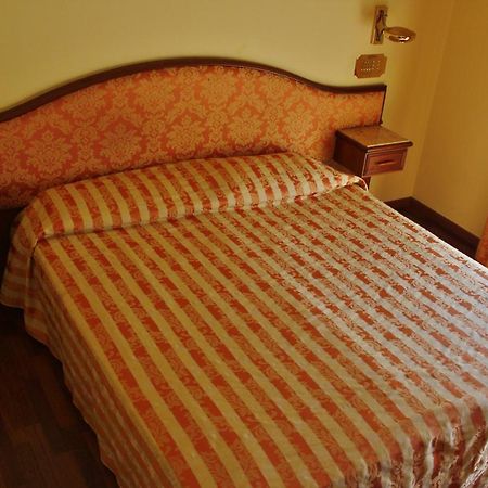 Hotel Valdaso เปดาโซ ภายนอก รูปภาพ