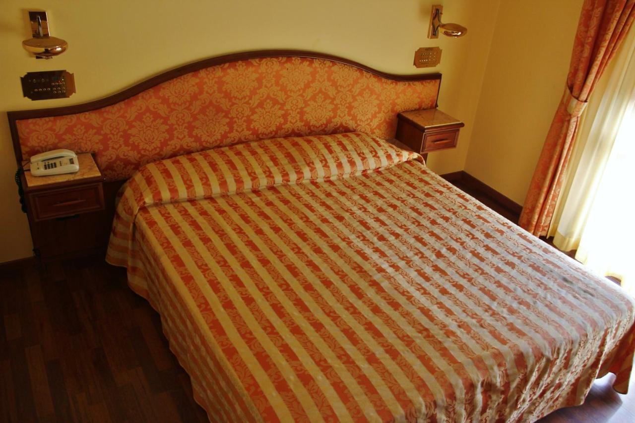 Hotel Valdaso เปดาโซ ภายนอก รูปภาพ