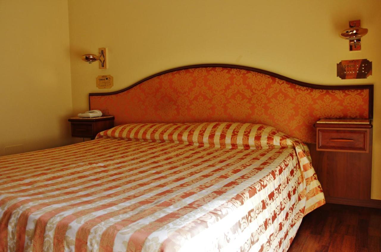 Hotel Valdaso เปดาโซ ภายนอก รูปภาพ